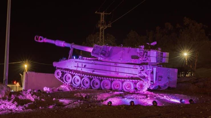 תותח בבסיס שבטה מואר בסגול לציון היום הבינ"ל לזכויות אנשים עם מוגבלות