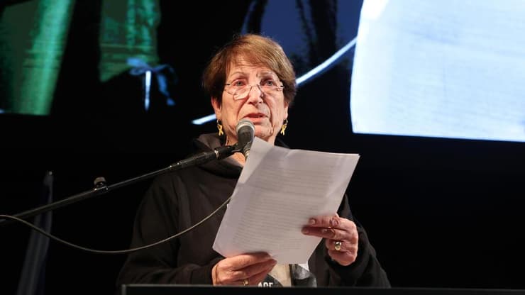 תמר צוהר, סבתו של עומר נאוטרה ז"ל בערב שרים לשובם בכיכר החטופים