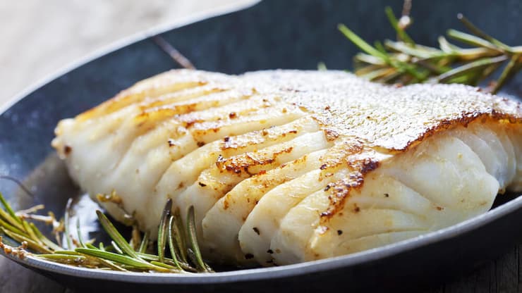 שימו לב לצבע (צילום: shutterstock) דג במחבת