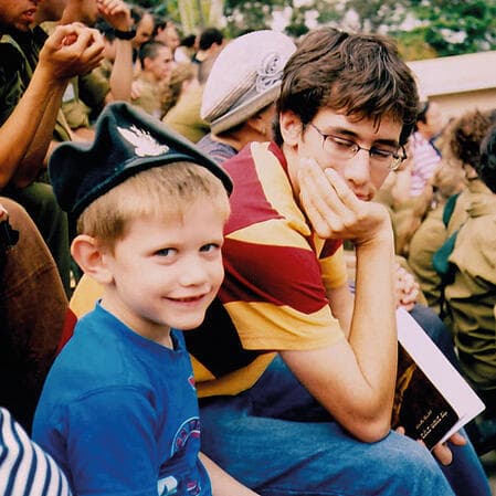 “חזרתי לחיים ובעצם לא חזרתי". אליק ואיתן בילדות (צילום: באדיבות המשפחה) yk14171558