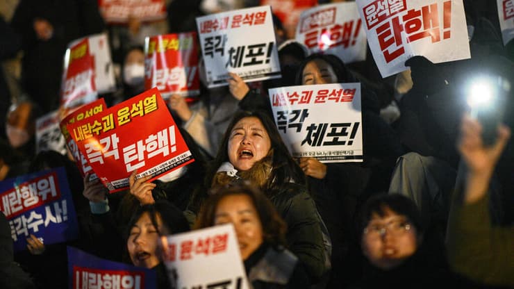מחאה ב סיאול דרום קוריאה בדרישה להתפטרות הנשיא יון סוק יאול