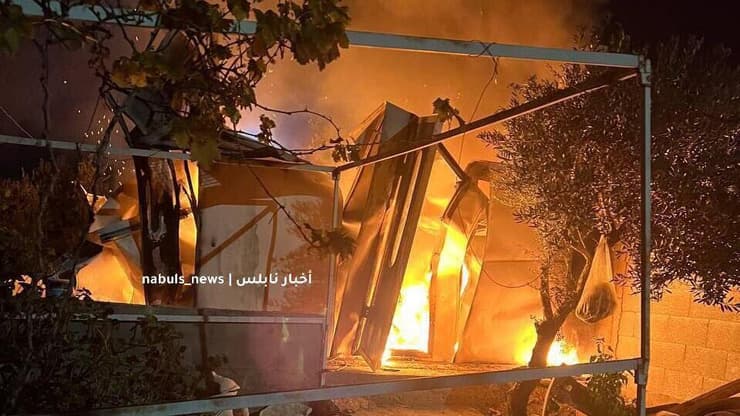 מתנחלים שרפו בית בבנייה, חנות מכולת ורכב, בעיירה בית פוריק, מזרחית לשכם