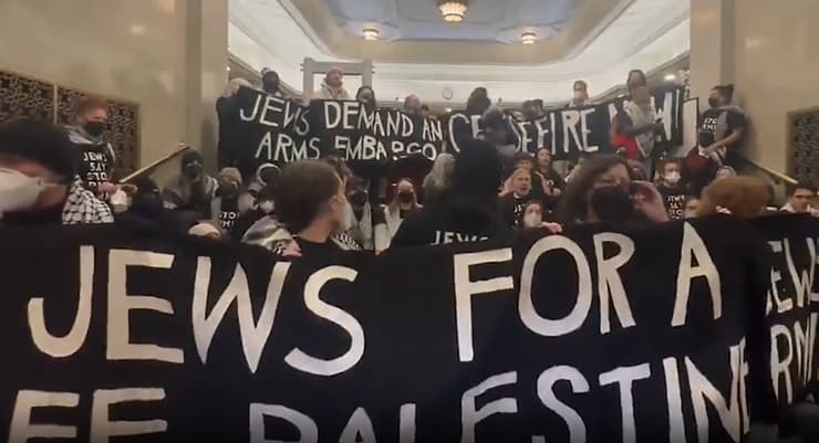 ההפגנה נגד ישראל בפרלמנט הקנדי ההפגנה נגד ישראל בפרלמנט הקנדי