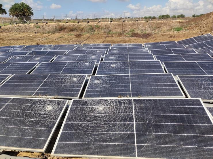 הנזקים שנגרמו לחוות סולריות בקיבוץ אלונים בעקבות פרוטקשן