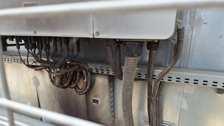 הנזקים שנגרמו לחוות סולריות בקיבוץ אלונים בעקבות פרוטקשן