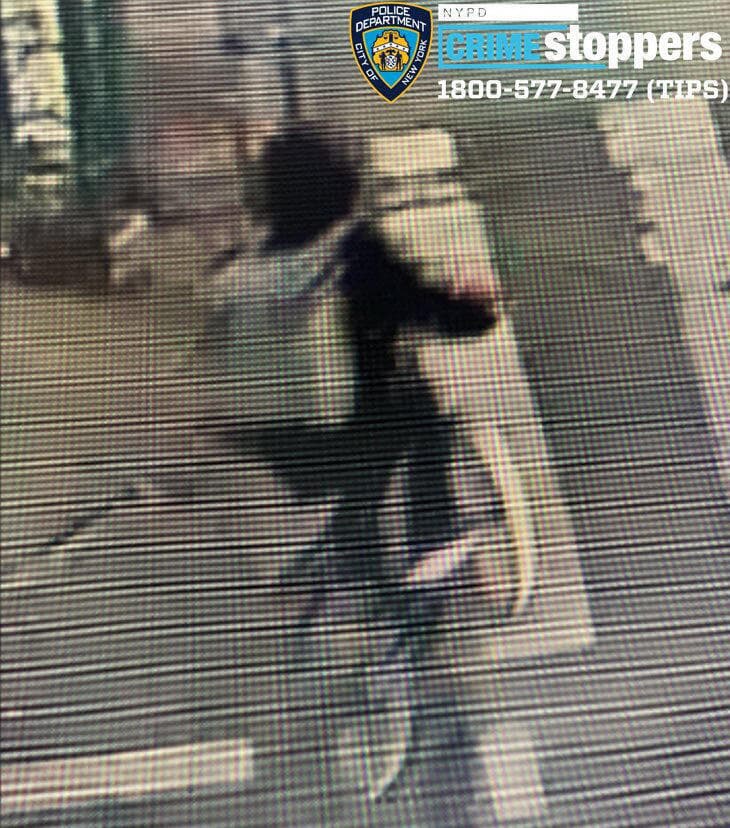 ארה"ב ניו יורק מנהטן תיעוד מצלמת אבטחה מתנקש ב בראיין תומפסון מנכ"ל UnitedHealthcare