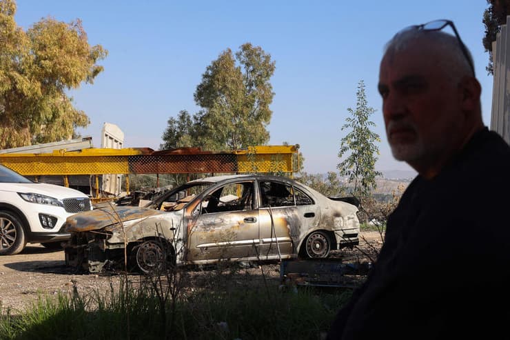 מתנחלים הציתו רכב ומבנים בחווארה