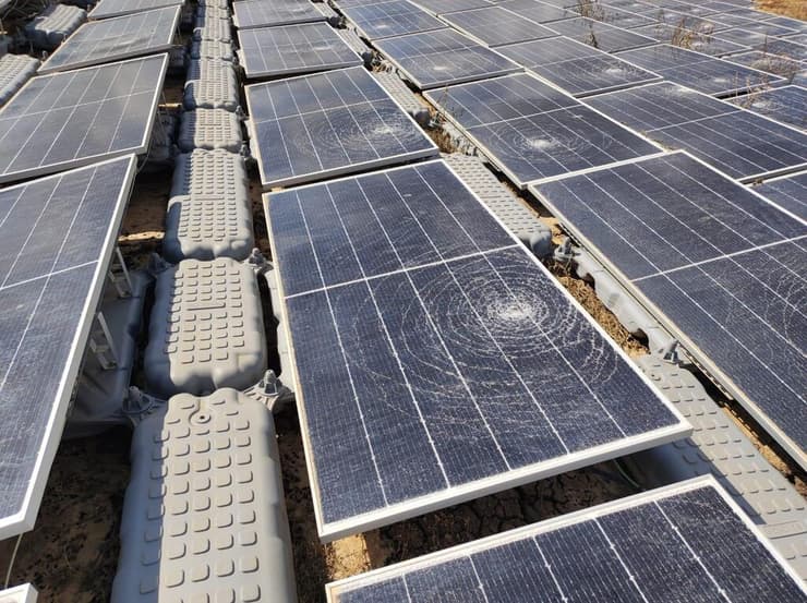 הנזקים שנגרמו לחוות סולריות בקיבוץ אלונים בעקבות פרוטקשן