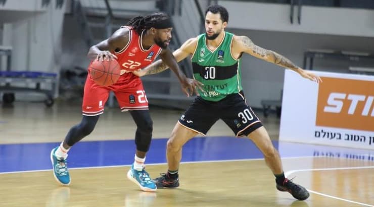 פטריק בברלי בפעולה (הפועל ת"א) פטריק בברלי בפעולה