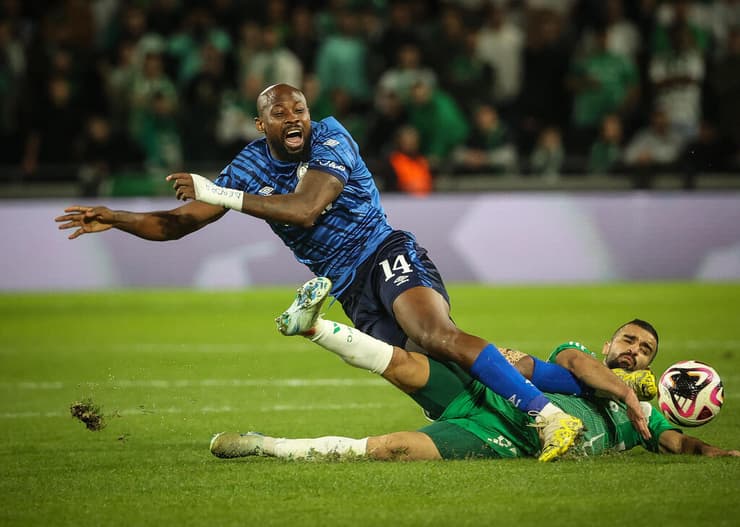 יפתח מול בית"ר. גריטה (צילום: עוז מועלם) פול גריטה מול מחמוד ג'אבר