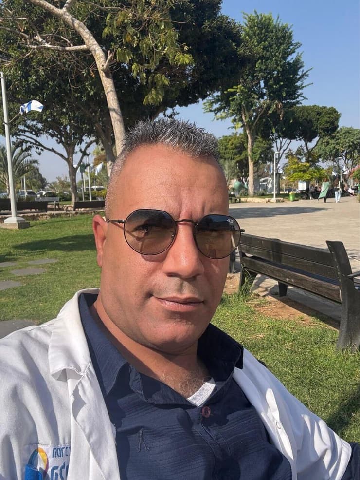 "יוצא מהמבוכה בזכות הצחוק"   