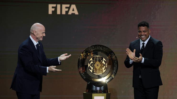 רונאלדו ונשיא פיפ"א ג'אני אינפנטינו