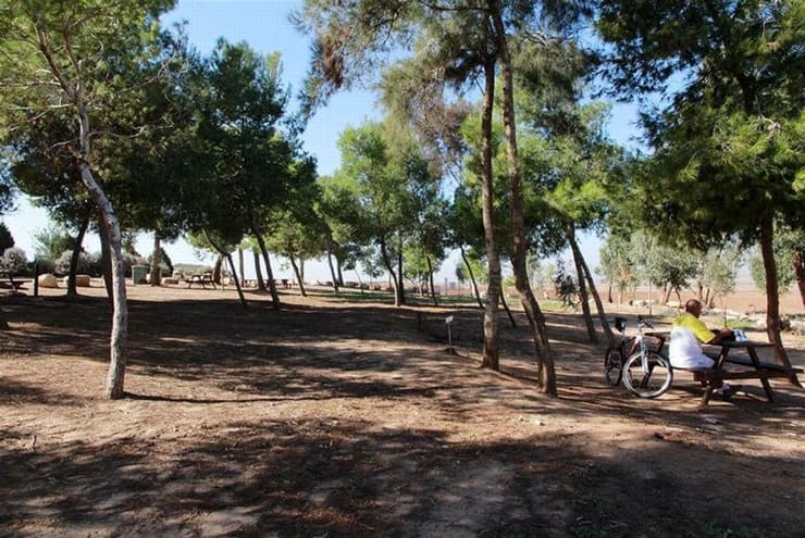 אנדרטת "חץ שחור". מקום שבו נכתבה ההיסטוריה (צילום: יעקב שקולניק, קק"ל) אנדרטת חץ שחור