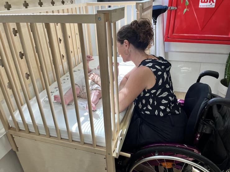 עריסת תינוק מונגשת