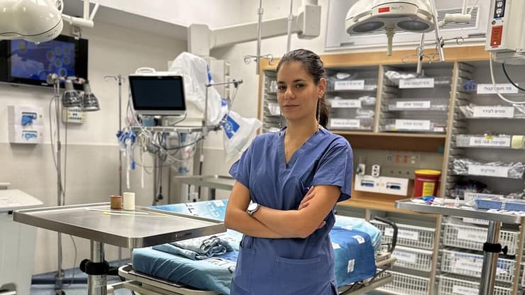 ראיה רוחבית של הפצוע וכל צרכיו. האחות שלומית אטלו (צילום: דוברות הדסה) יחידת הטראומה, המרכז הרפואי הדסה