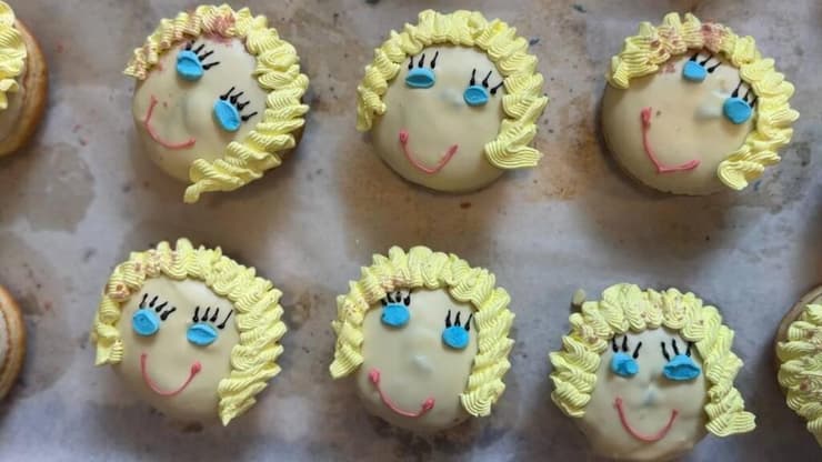 הסופגניות הבלונדיניות (צילום: ספיר גורדו) סופגנייה של מאפיית אנה ואורן להב