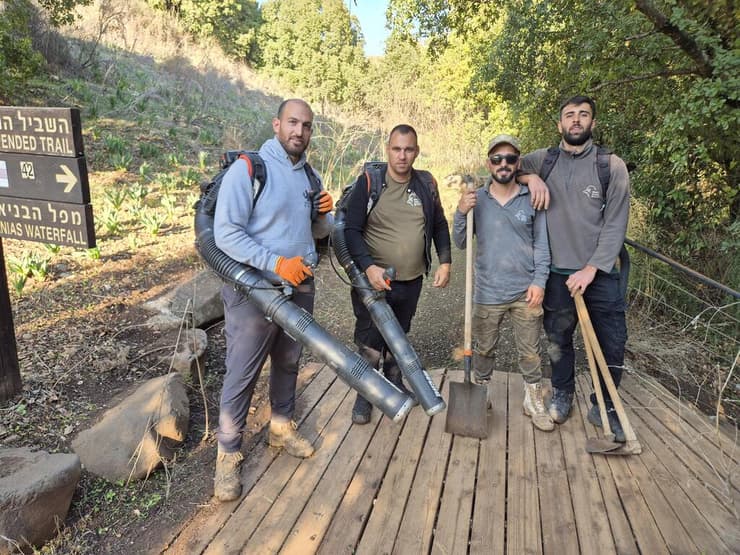 העובדים שמבצעים את עבודות השיקום