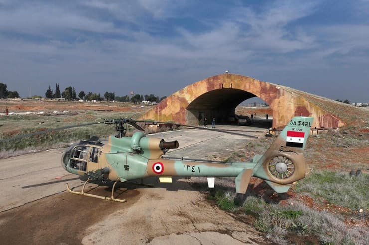 מורדים בסוריה השתלטו על שדה תעופה צבאי בעיר חמה