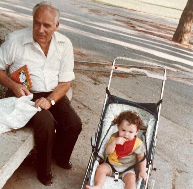 בלומברג עם שירה התינוקת הנכדה שירה בן יהודה עם סבא בנימין בלומברג