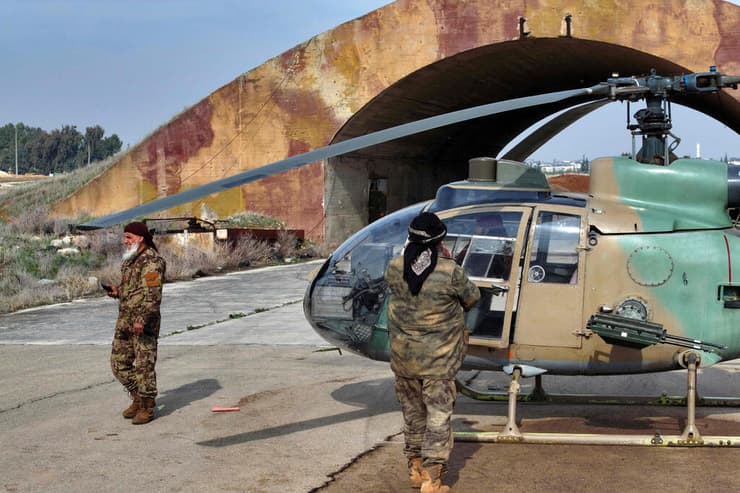 מורדים בסוריה השתלטו על שדה תעופה צבאי בעיר חמה