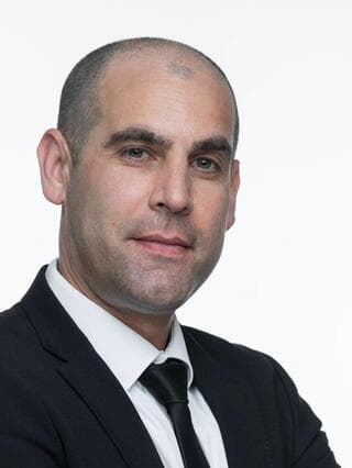 עו״ד אלון ארז