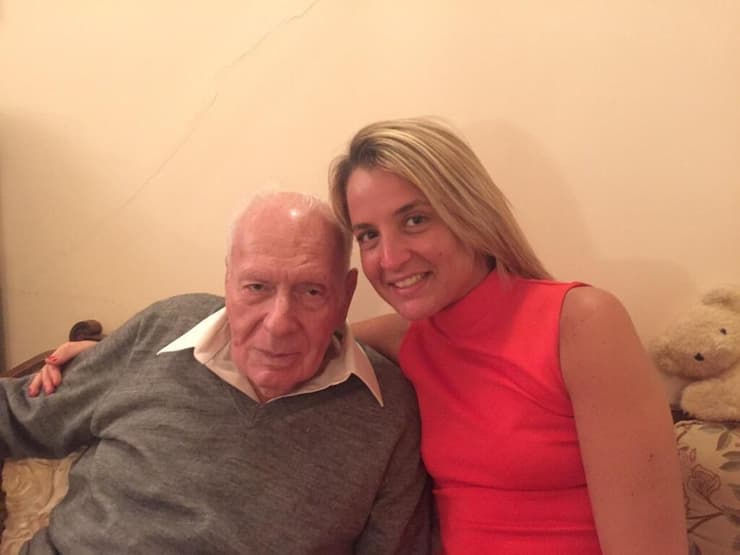 שירה בן יהודה עם סבא בנימין בלומברג: "היה נעלם בשעות מוזרות" הנכדה שירה בן יהודה עם סבא בנימין בלומברג