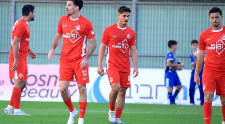 שחקני הפועל תל אביב מאוכזבים