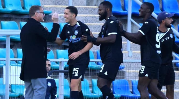 שחקני הפועל עפולה חוגגים