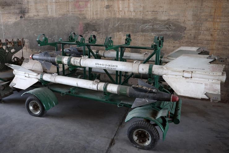 מורדים בסוריה השתלטו על שדה תעופה צבאי בעיר חמה