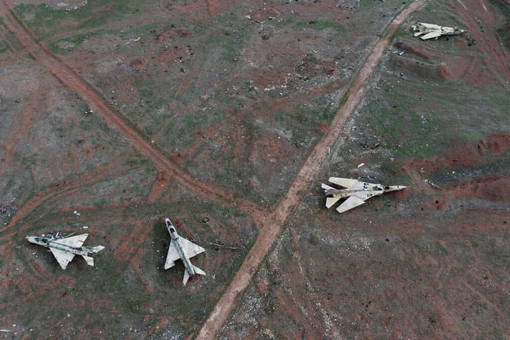 מורדים בסוריה השתלטו על שדה תעופה צבאי בעיר חמה