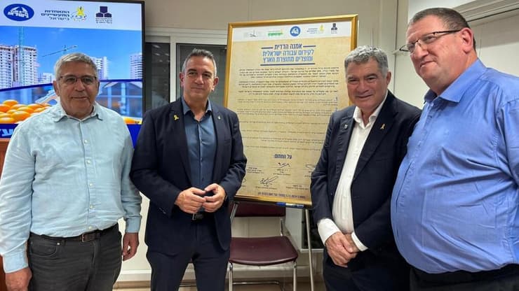 מימין: ישי פולק, ראול סרוגו, ד״ר רון תומר, אורי דורמן