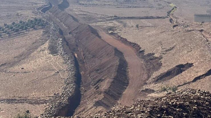 תמונות מבניית המכשול בגבול הגולן הסורי