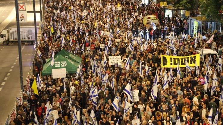 הפגנה להחזרת החטופים בדרך בגין בתל אביב