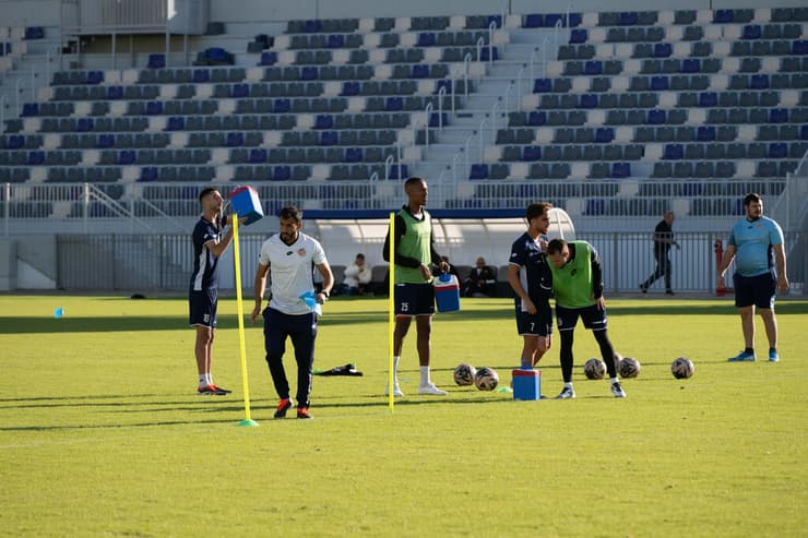 שחקני כפר שלם