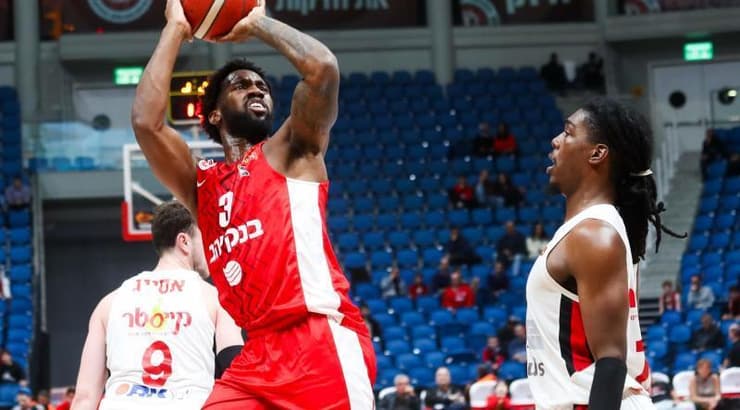 קאדין קרינגטון זורק (אורן בן חקון) קאדין קרינגטון זורק