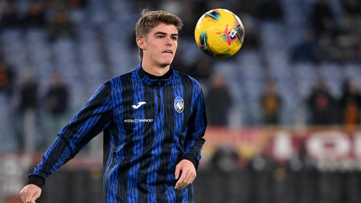 חגג מול האקסית. דה קטלארה (צילום: REUTERS/Alberto Lingria) שארל דה קטלארה