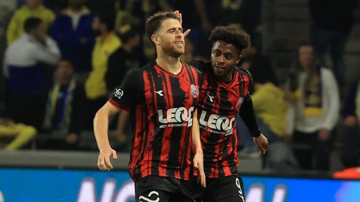 מלך שערי הליגה. מלמד חוגג (צילום: אלעד גרשגורן) שחקן הפועל חיפה גיא מלמד