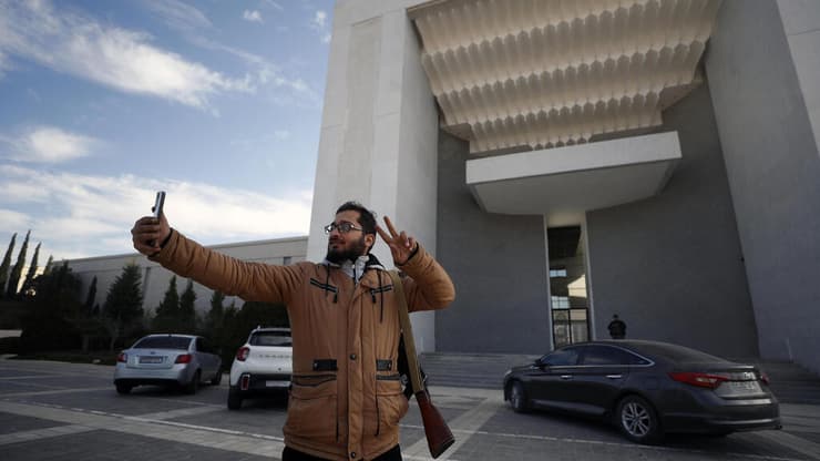 חדרי הארמון הנשיאותי של אסד לאחר פשיטת המורדים