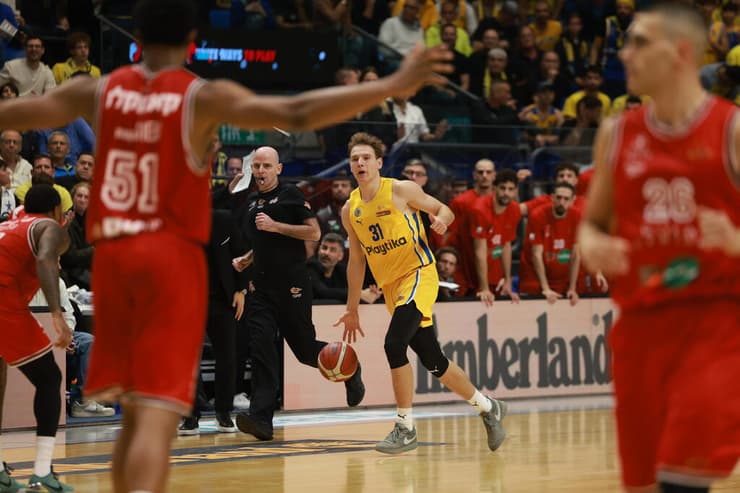 הופעה נהדרת. רוקאס יוקובאיטיס (צילום: טל שחר) שחקן מכבי ת"א רוקאס יוקובאיטיס