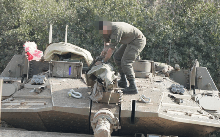 כוחות צה"ל בגבול סוריה (צילום: אפי שריר) קוניטרה סוריה גבול רמת הגולן הפלת משטר אסד מורדים טנקים צה"ל כוחות חיילים