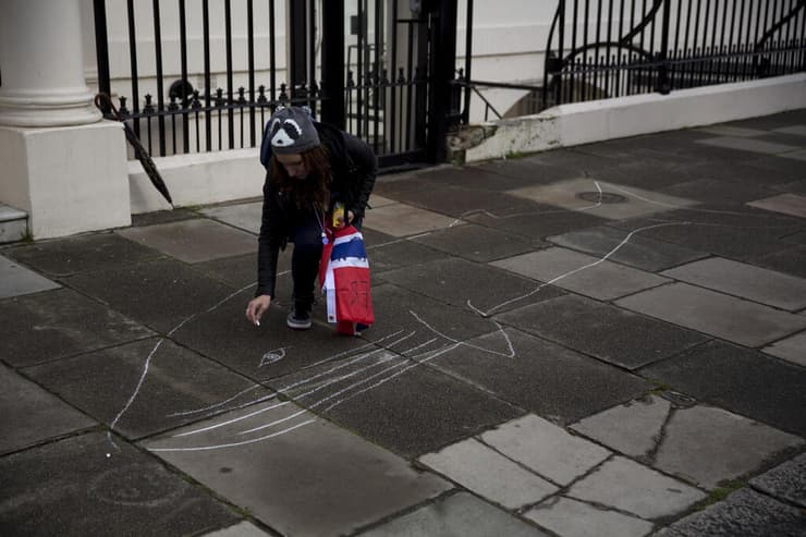 מחאה נגד ציד הלווייתנים בנורבגיה (צילום: Matt Dunham, AP) מחאה נגד ציד הלווייתנים שקיים כיום באיסלנד, נורבגיה ויפן