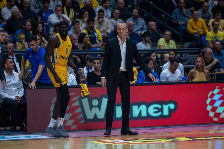 מאמן מכבי ת"א עודד קטש עם ווניין גבריאל