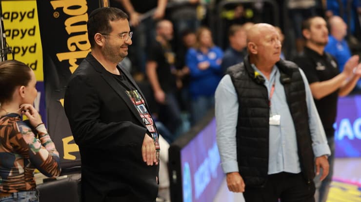 בדרך לקבל את רצונו. ינאי (צילום: טל שחר) מכבי ת"א הפועל ת"א עופר ינאי