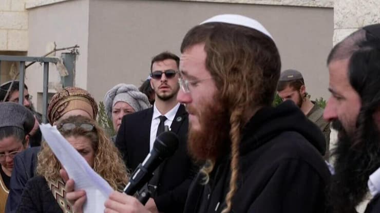 הלוויתו של סרן אברהם בן פינחס ז"ל בבית העלמין הצבאי ביישוב דולב