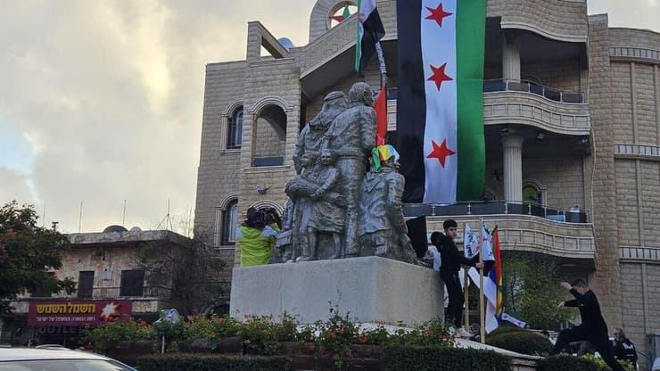חגיגות במג'דל שמס בעקבות הפלת משטר אסד בידי המורדים הסורים