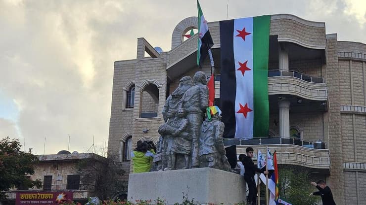 חגיגות במג'דל שמס בעקבות הפלת משטר אסד בידי המורדים הסורים
