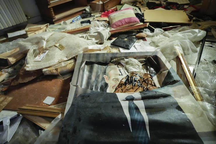 חדרי הארמון הנשיאותי של אסד לאחר פשיטת המורדים