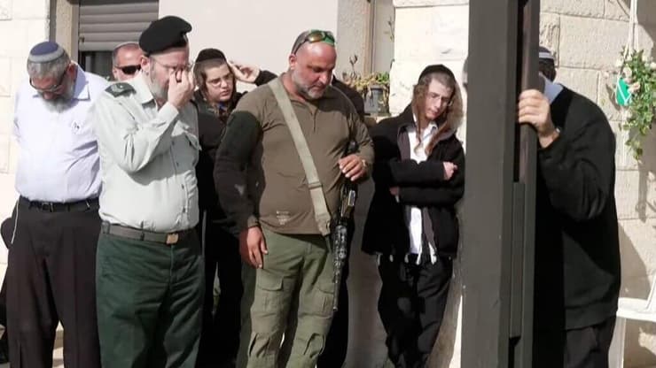 הלוויתו של סרן אברהם בן פינחס ז"ל בבית העלמין הצבאי ביישוב דולב