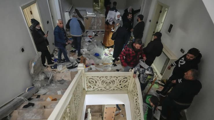 חדרי הארמון הנשיאותי של אסד לאחר פשיטת המורדים