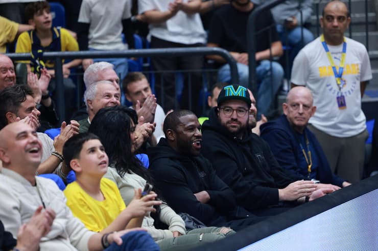 אורח מיוחד בדרבי. פלויד מייוות'ר (צילום: טל שחר) פלויד מייוות'ר במשחק בין מכבי ת"א לבין הפועל ת"א